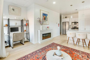 1 Mi to Prudential Center Remote Work-Ready Apt